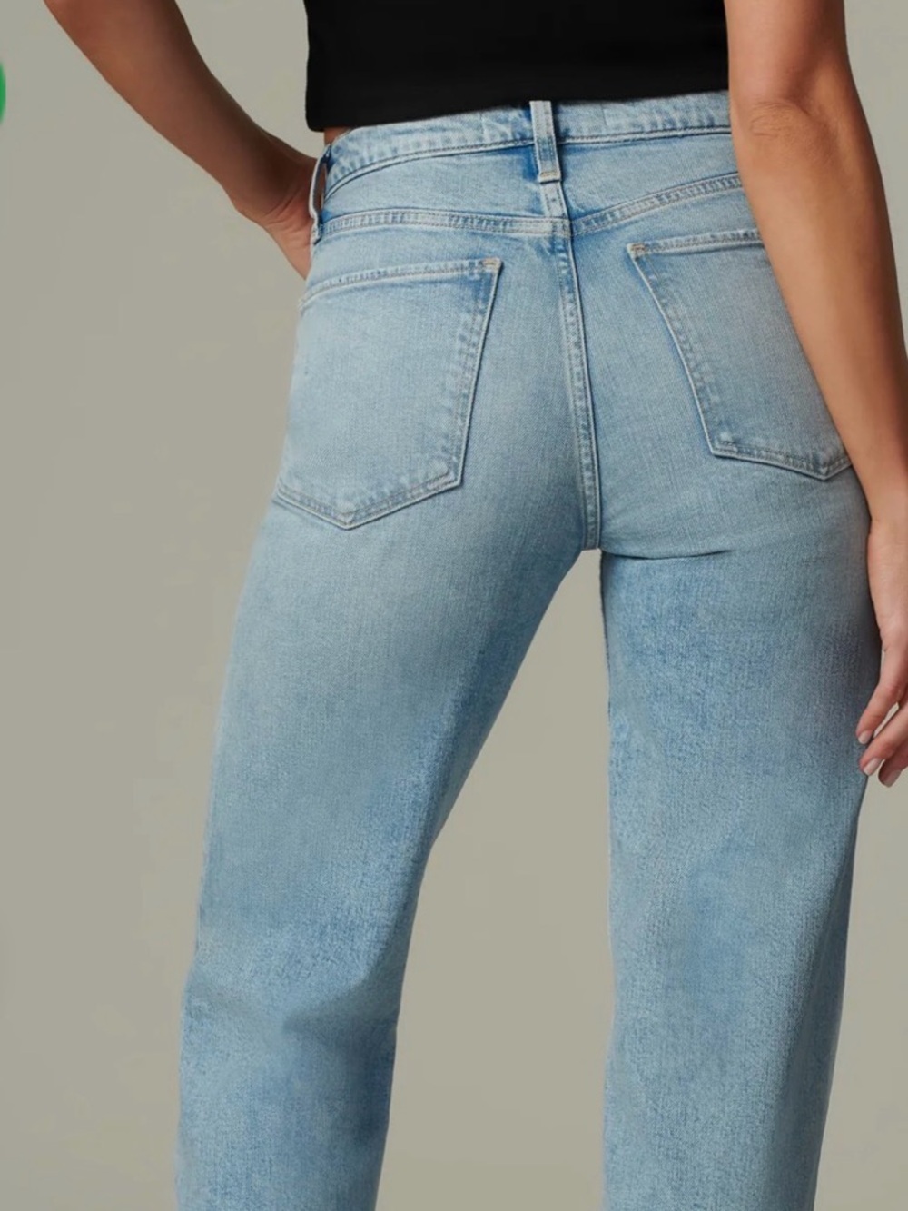 Joe’s Jeans The Niki light wash cropped mid rise boyfriend jean size 29